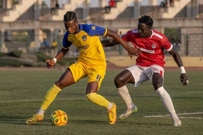 Jamono Fatick contre Dakar SC (en jaune) lors de la 9e journée