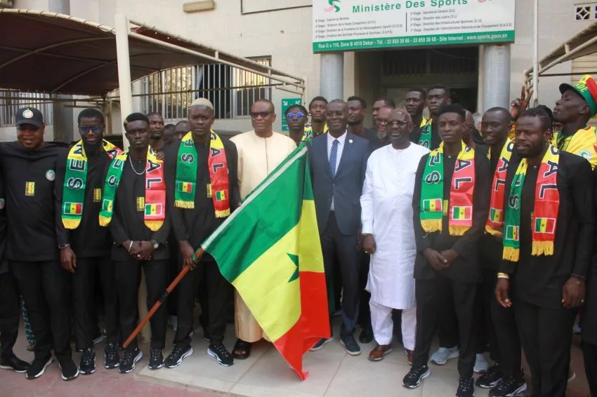 Cérémonie de remise du drapeau national aux Lions du Beach soccer pour le Mondial aux Emirats arabes unis