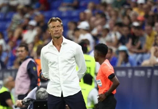 Hervé Renard, sélectionneur du Sénégal : ça se complique. En effet, le double champion d'Afrique avec la Zambie (2012) et la Côte d'Ivoire (2015) serait sur le point de revenir sur le banc de l'Arabie saoudite.