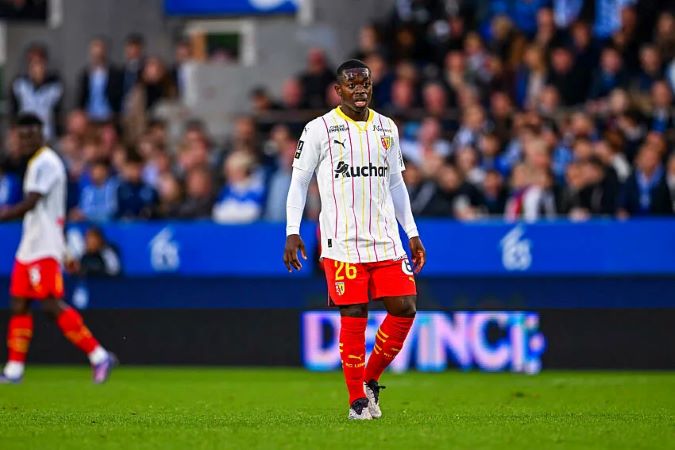 Une seule titularisation et trois entrées en jeu (quatre toutes compétitions confondues) depuis le début de la saison : l’incertitude entoure l’avenir de Nampalys Mendy au RC Lens.