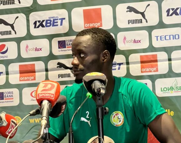 Moustapha Mbow défenseur Paris FC