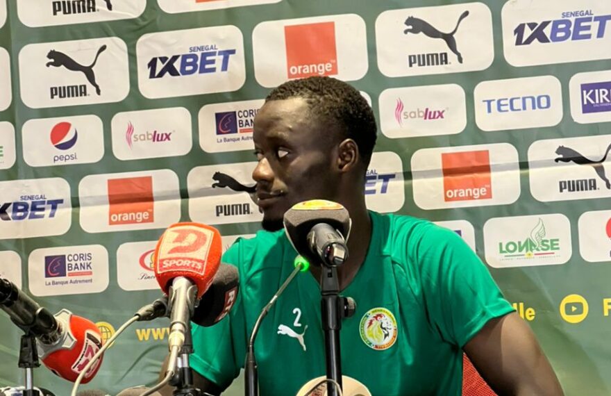 Moustapha Mbow défenseur Paris FC