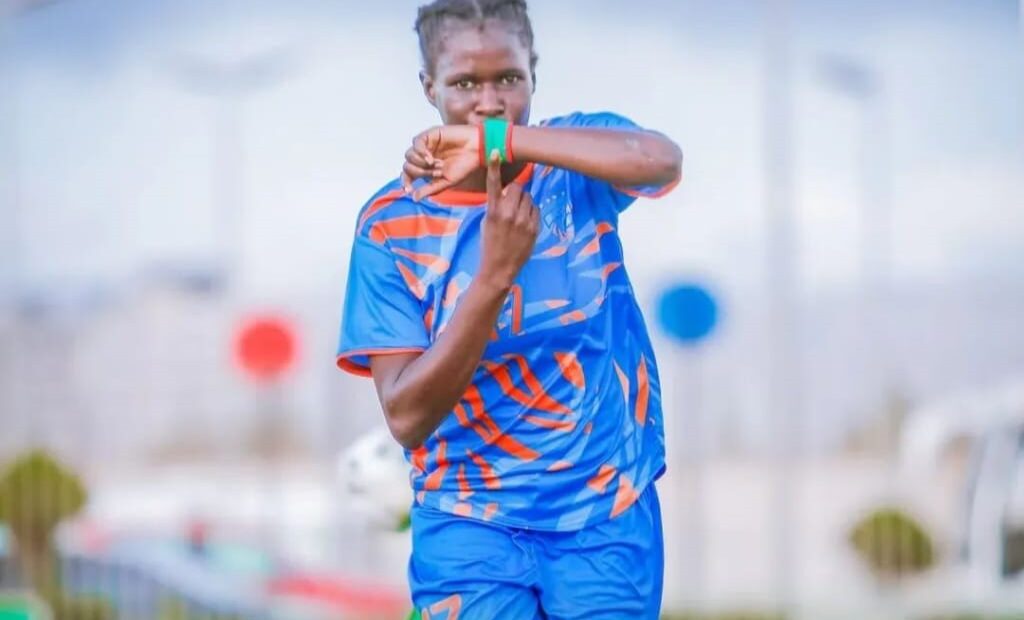 Tacko Diabira cartonne avec les Aigles de la Médina