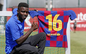 Moussa Wagué lors de sa présentation au FC Barcelone