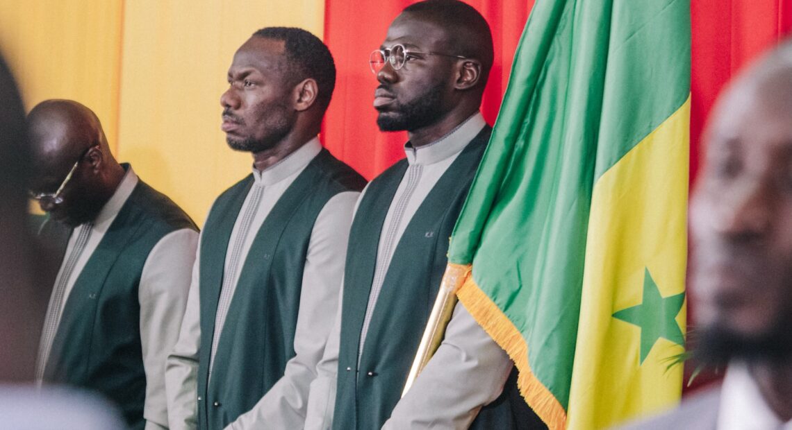 Remise drapeau Sénégal contrat Pape Thiaw