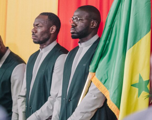 Remise drapeau Sénégal contrat Pape Thiaw