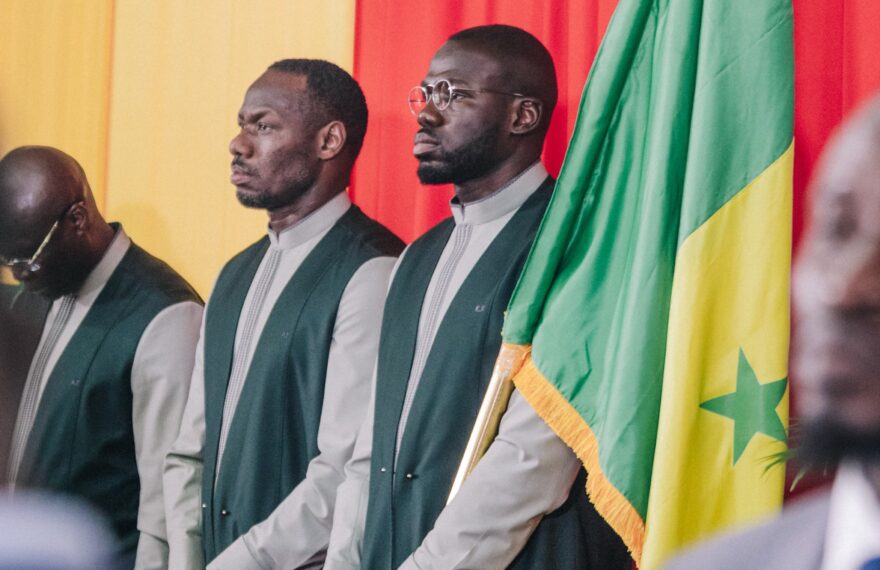 Remise drapeau Sénégal contrat Pape Thiaw